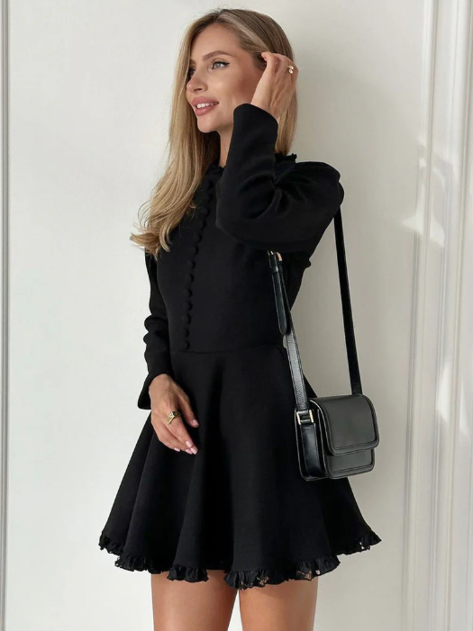 Avora Lyon | Abito corto nero con collo tondo