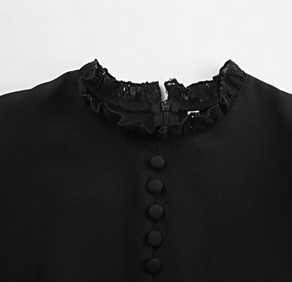 Avora Lyon | Abito corto nero con collo tondo